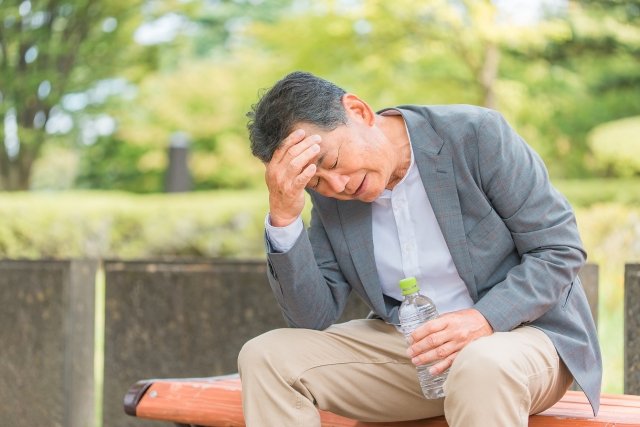 体のだるさや気力の低下を感じる中高年男性